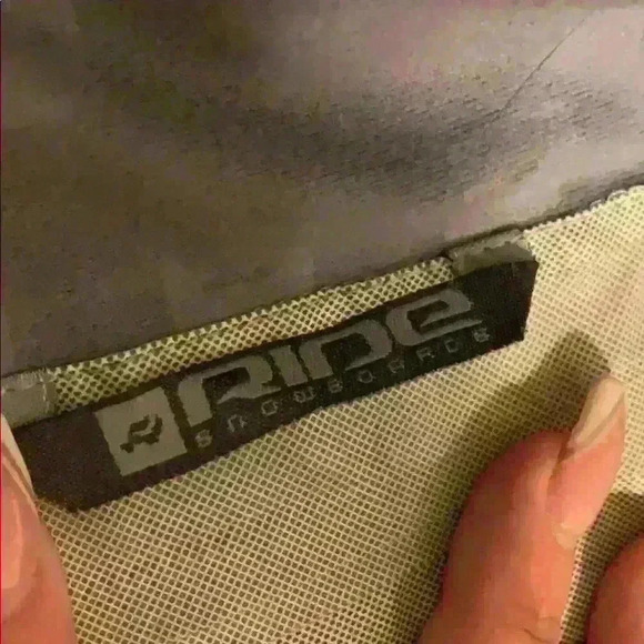 Women’s snowboarding jacket with detachable hoodie - Picture 7 of 7